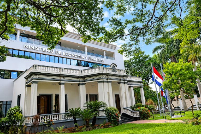 Fachada de la sede del MEF.