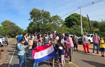 Pobladores reclaman que comunidad de Chololó vuelva a pertenecer a Paraguarí.