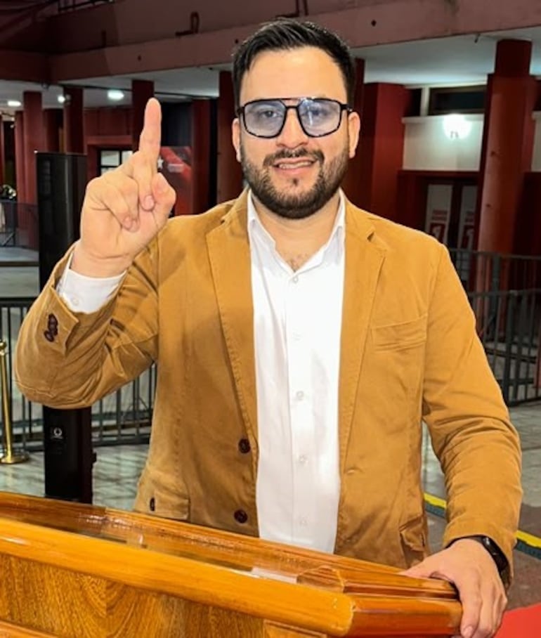 El ingeniero Ramón Penayo Arce aguarda la decisión del Tribunal Electoral Independiente (TEI) para conocer si será el candidato de la ANR a la Intendencia de Caapucú.