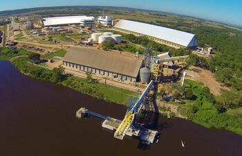 Las industrias aceiteras de nuestro país, prácticamente están dejando de operar. La no devolución de IVA a restado competitividad a las empresas de rubro con relación a otros paises.