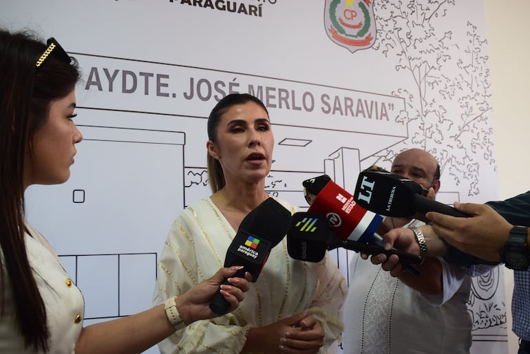 La gobernadora Norma Zárate de Monges durante la inauguración del Colegio de Policía en Paraguarí.