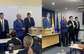 El significativamente corrupto, Jorge Bogarín Alfonso, dialogando en aula durante el examen de ingreso a la Escuela Judicial.