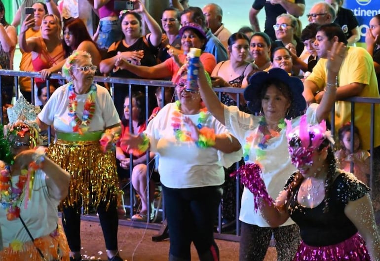 El carnaval de adultos mayores fue una de las actividades más concurridas.