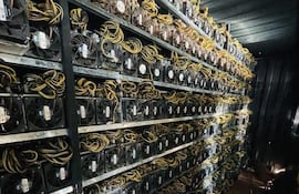 Con los equipos incautados a la criptominería ilegal, la ANDE pretende ahora generar rentabilidad para la institución.