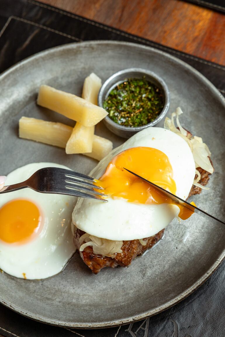La deliciosa gastronomía paraguaya es el plato fuerte de La María Cocina y Carbón.