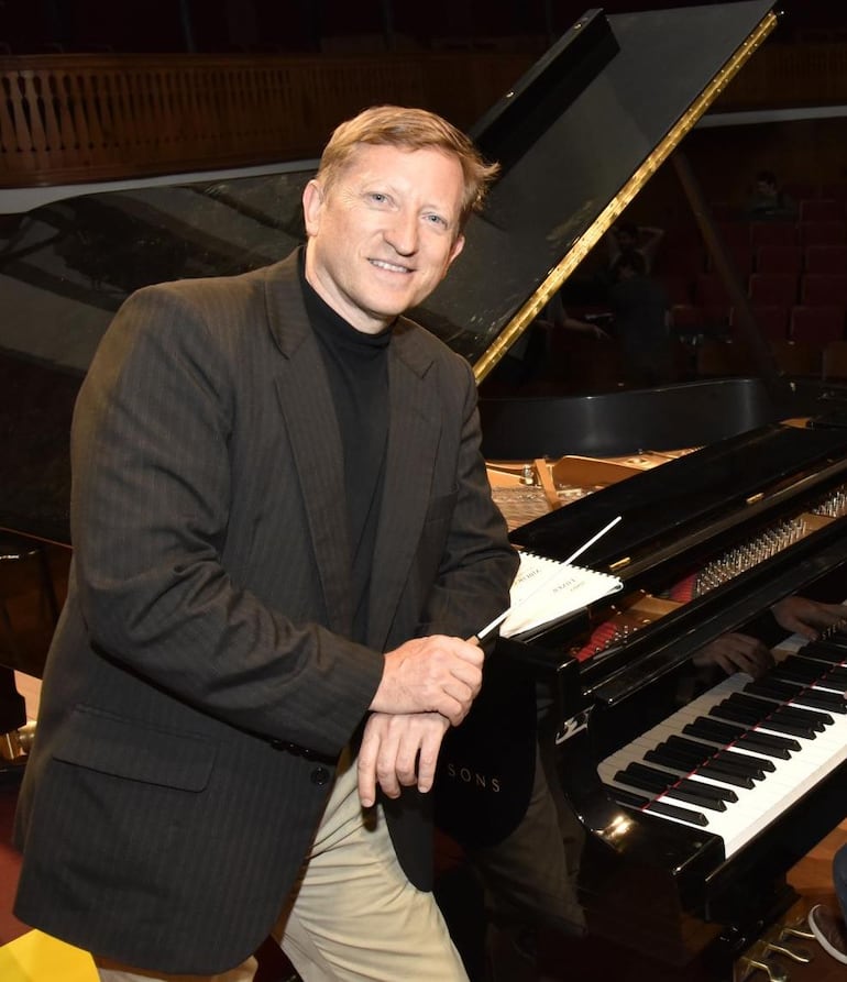 Daniel Luzko, pianista y compositor paraguayo.