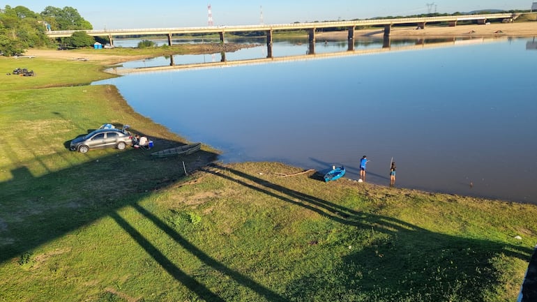 Villa Florida vive un Viernes Santo entre pesca, calma y expresión de fe