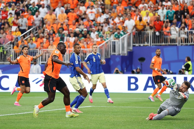 Cierre y definición de Brian Brobbey para el 1-0 de Países Bajos sobre Suecia.