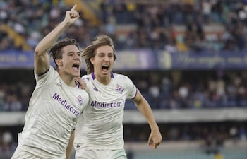 Verona (Italia), 04/04/2026.- Nicolo Fagioli (i) de la Fiorentina celebra tras anotar el gol 0-1 durante el partido de fútbol de la Serie A italiana entre Hellas Verona FC y ACF Fiorentina en el estadio Marcantonio Bentegodi de Verona (Italia), 04 de abril de 2026. (Italia) EFE/EPA/EMANUELE PENNACCHIO