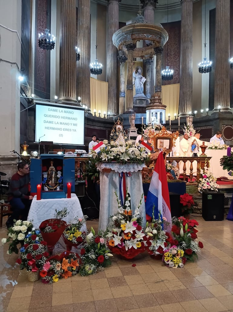 Lejos de la patria, cercanos en la fe: paraguayos en España conmemoran a la Virgen de Caacupé