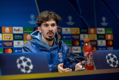 El jugador del París Saint-Germain's, Vitinha, en conferencia de prensa este lunes antes del juego frente al Bayern Múnich alemán.