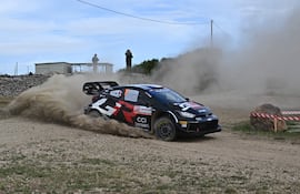 Gran regularidad de Sébastien Ogier (Toyota GR Yaris) para comandar las acciones en la general.