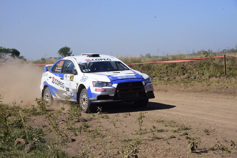 Cristobal Blaires y Ricardo Villalba (Mitsubishi Lancer Evo X), ganadores de la RC2N.