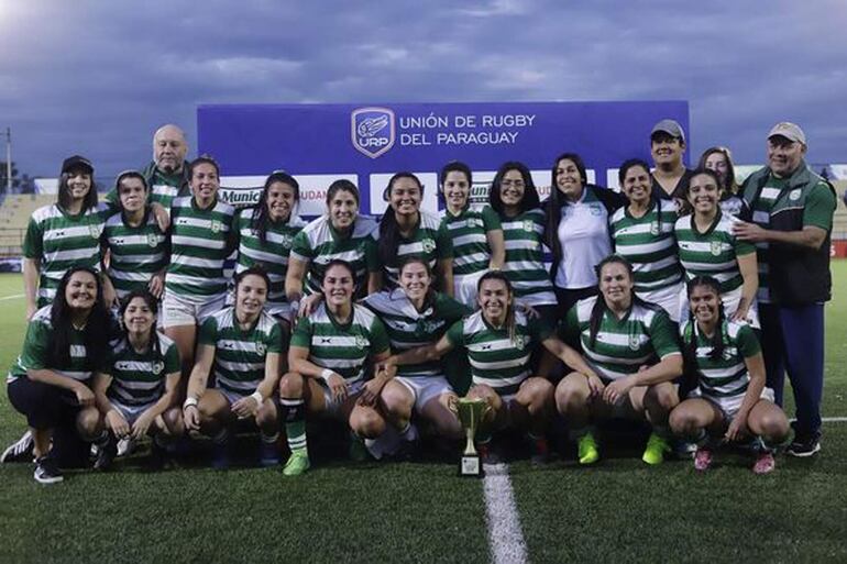 Plantel de Cristo Rey, el mejor del certamen femenino, que se coronó en una verdadera fiesta del rugby con las tres copas en femenino, la final masculina y cursos para las más precoces.