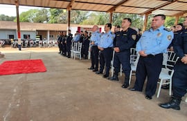 Los agentes policiales durante la celebración realizada en la mañana de este jueves en Ciudad del Este.