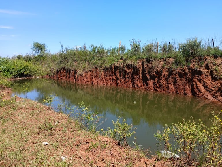 Basural en campo comunal de Iturbe