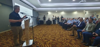 El ministro del Interior, Enrique Riera, durante la presentación del sistema de radiocomunicación para la Dirección de Policía Nacional en Alto Paraná.