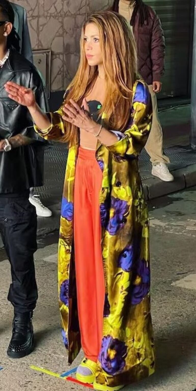 Shakira con el look que usó en el vídeo de "Monotonía".