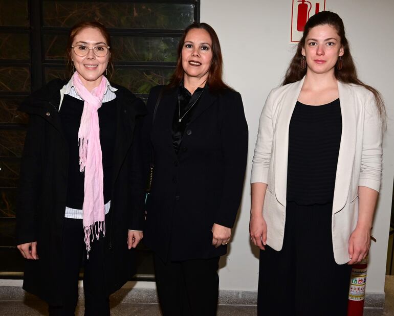 Liz Ferreira, Sady Flecha y Anjana Beisel.
