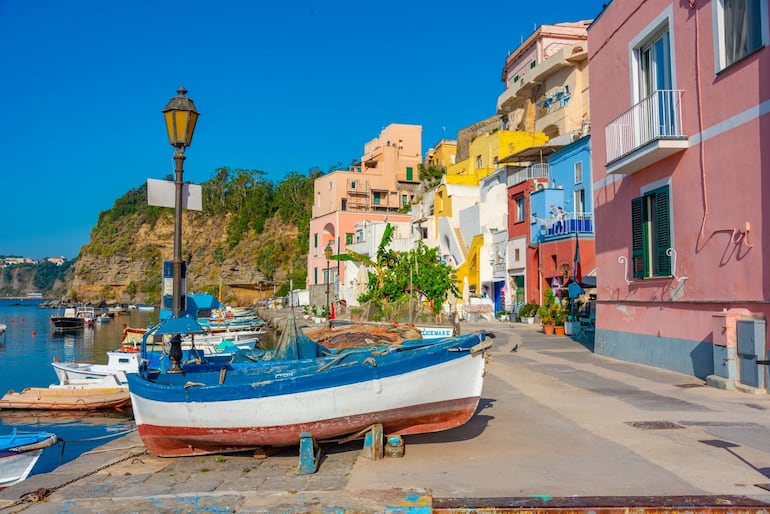 Marina di Corricella, Isla de Procida, Nápoles, Italia.