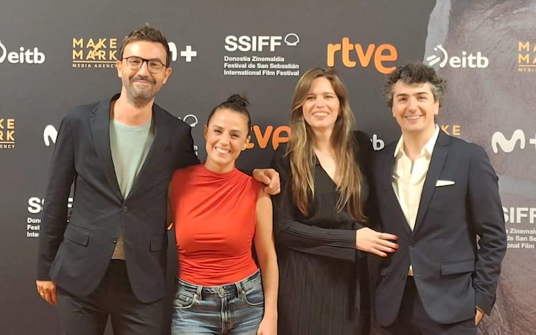 Lafuente, Puertas, Arza y Bermejo posan sonrientes en el Festival de Cine de San Sebastián.