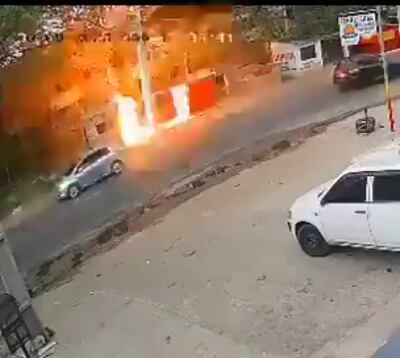 Momento de la explosión de la caseta de la ANDE.