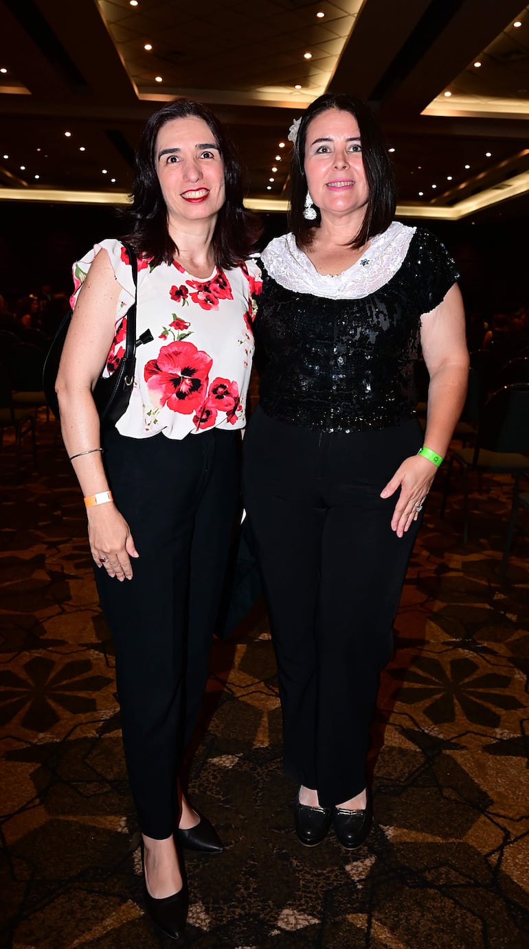 Pilar Fonclara y Liz Cowan.