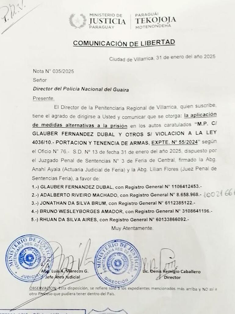 La comunicación de libertad firmada por el director de la penitenciaría regional de Villarrica, Denis Remigio Caballero Godoy.