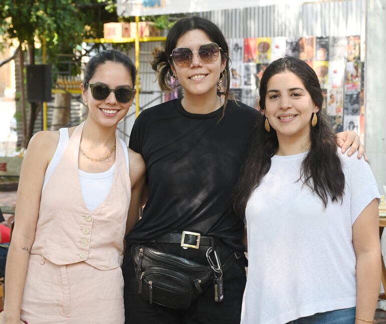 Camila González, Andrea Ferreira y Alejandra Burgos.