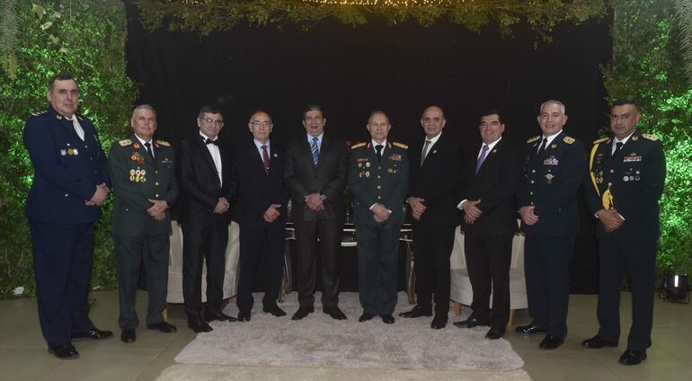 Hugo Paredes, Félix Romero, Juan Domingo Delgado, Guzmán Francisco Espínola, José Giménez, Roberto Carlos Olmedo, Abundio Garay, Fredy Jara, Miguel Picagua y Edward Gaete.