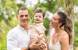 ¡Hermosa familia! Anna Chase y Ricky Guerreros con el cumpleañero Santiago.