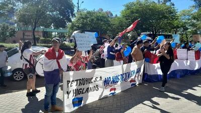 Atyrá: vecinos exigen al MADES freno a la extracción de agua que pone en riesgo a Cordillera
De Fausti Aguero <faustiaguero1@gmail.com>
Destinatario foto@abc.com.py
Fecha 04-11-2025