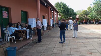 Inicio de las elecciones complementarias en la ciudad de Capiatá, con escasa participación de votantes.