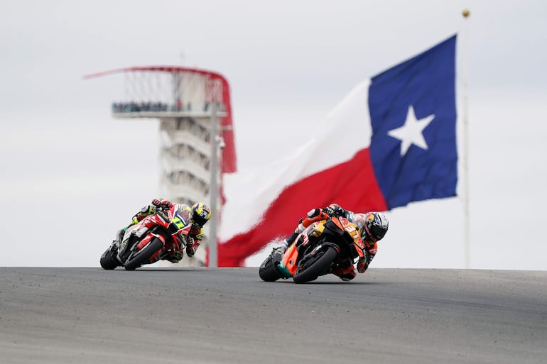 Pedro Acosta (37) completó el podio de la sprint en Texas.