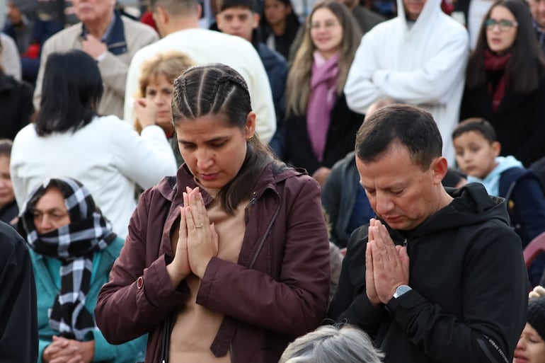 Como cada domingo en la explanada de la Basílica de Caacupé se tuvo una importante concurrencia de fieles.