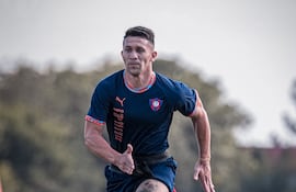 Jorge Morel, futbolista de Cerro Porteño, en el entrenamiento del plantel.