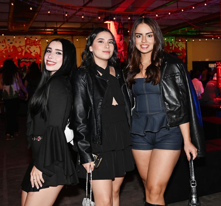 Estefanía Gómez, Mayra Vallejos y Luana Caballero.