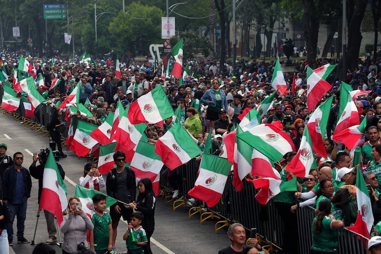 El alto precio de las entradas y el fin de la señal televisiva gratuita para ver los partidos del Mundial ha desatado las críticas en México, donde sus aficionados denuncian que la Copa del Mundo 2026 se ha convertido en un evento "de lujo" que al ciudadano promedio por su "prohibitivo" coste económico.