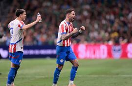 Antonio Sanabria, jugador de la selección de Paraguay, celebra un gol en el partido frente a México por la Fecha FIFA en el estadio Alamodome, en San Antonio, Texas, Estados Unidos.