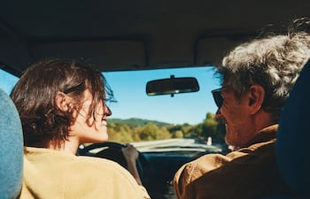 El conductor puede reducir el peso individual del traslado al compartir los gastos con otros viajeros, mientras que los pasajeros acceden a una opción adicional para desplazarse entre ciudades.
