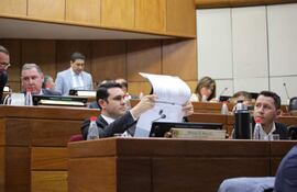 Hernán Rivas, senador colorado cartista cuya destitución es solicitada por la oposición.