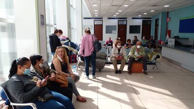 Más de 30 pacientes quedaron sin ser atendidos porque supuestamente no había camas para pacientes, y tampoco médicos.