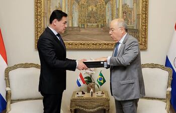 El canciller Mauro Vieira el informe confidencial a su homólogo Rubén Ramírez el 17 de este mes.