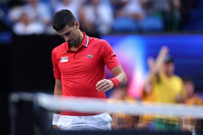 Novak Djokovic de Serbia reacciona durante su partido contra Alex De Miñaur de Australia durante la United Cup 2024 en el RAC Arena de Perth, Australia, el 3 de enero de 2024.