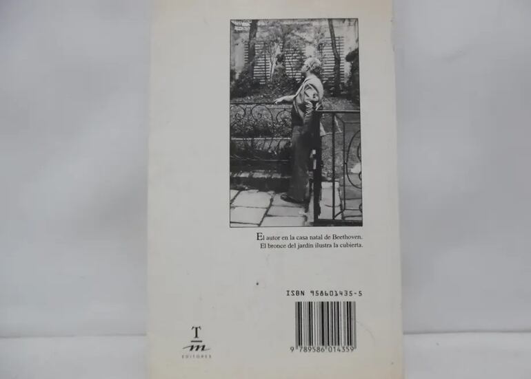 Fotografía de Luis Carlos Ibáñez en la contratapa de su libro "Beethoven o el dolor de la genialidad" (Bogotá: Tercer Mundo Editores, 1993).