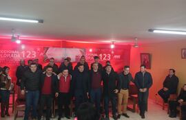 El equipo oficialista liderado por Silvio “Beto” Ovelar presentó hoy a Marcos Benítez como precandidato a la intendencia de Coronel Oviedo.