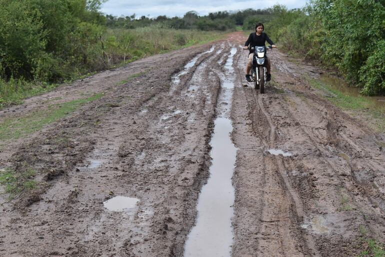 Los estudiante son los más perjudicados por el mal estado de los caminos
