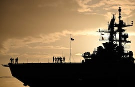 El buque militar estadounidense USS Iwo Jima en el puerto de Ponce, Puerto Rico.