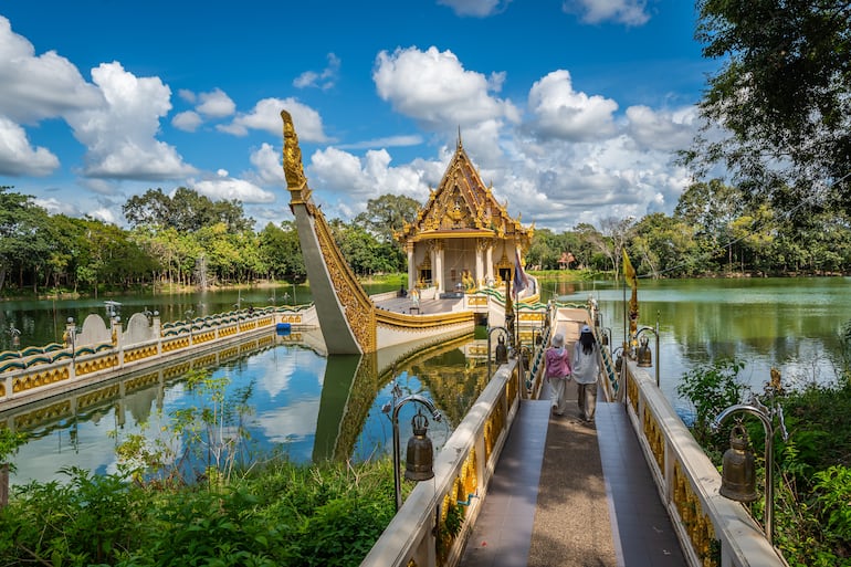 Wat Sa Prasan Suk o Wat Ban Na Muang,  famoso templo en Ubon Ratchathani, Tailandia.