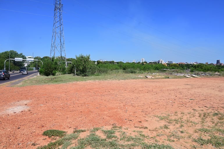 Vista de la fracción A3, en disputa. El intendente Luis Bello pretende regalarle 3,32 hectáreas al Gobierno Central.